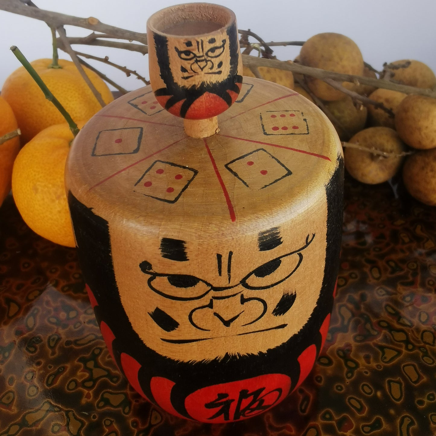 Jeu de toupie en bois Daruma, culture japonaise koma asob. Cadeau original pour les amateurs d'art populaire japonais.