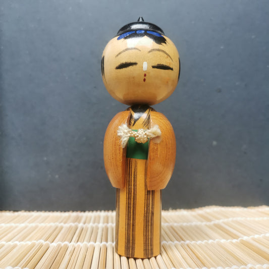 Poupée Kokeshi Vintage 'Haori' - Élégante décoration en bois japonais