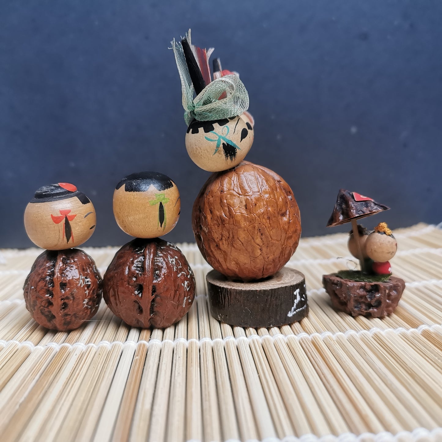 Poupée Kokeshi miniature en noix, souvenir rétro de poupées Kokeshi Showa