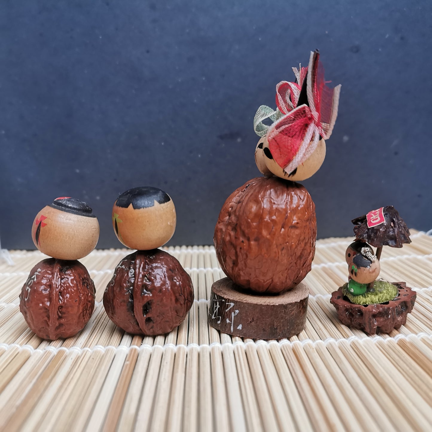 Poupée Kokeshi miniature en noix, souvenir rétro de poupées Kokeshi Showa