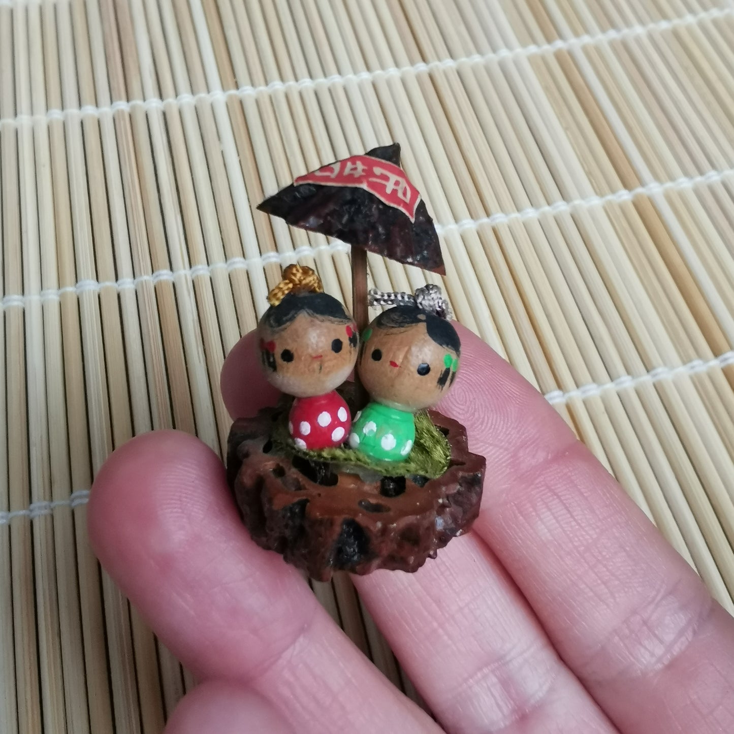 Poupée Kokeshi miniature en noix, souvenir rétro de poupées Kokeshi Showa