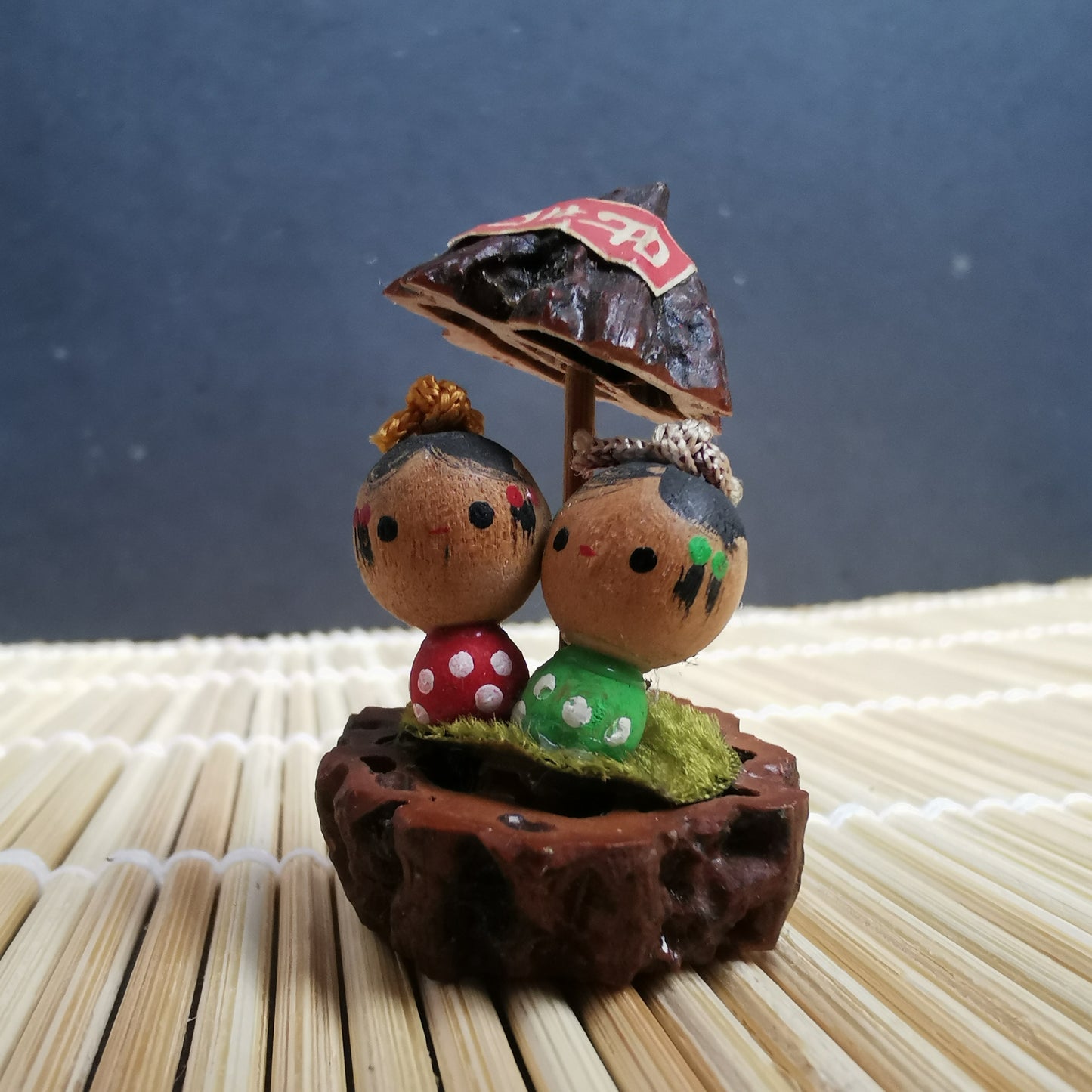 Poupée Kokeshi miniature en noix, souvenir rétro de poupées Kokeshi Showa