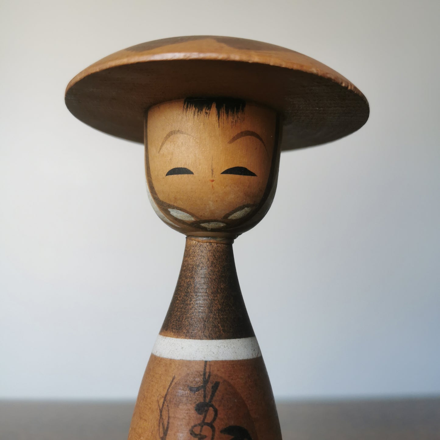 Poupée Kokeshi avec Chapeau - Souvenir Vintage Showa Japonais