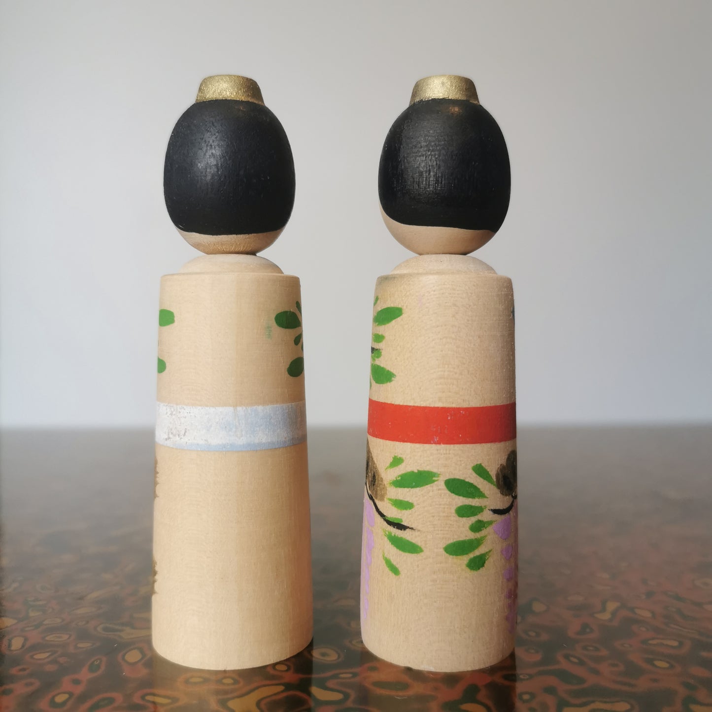 Poupée Kokeshi miniature rétro Showa en couple. Poupées Hina Matsuri