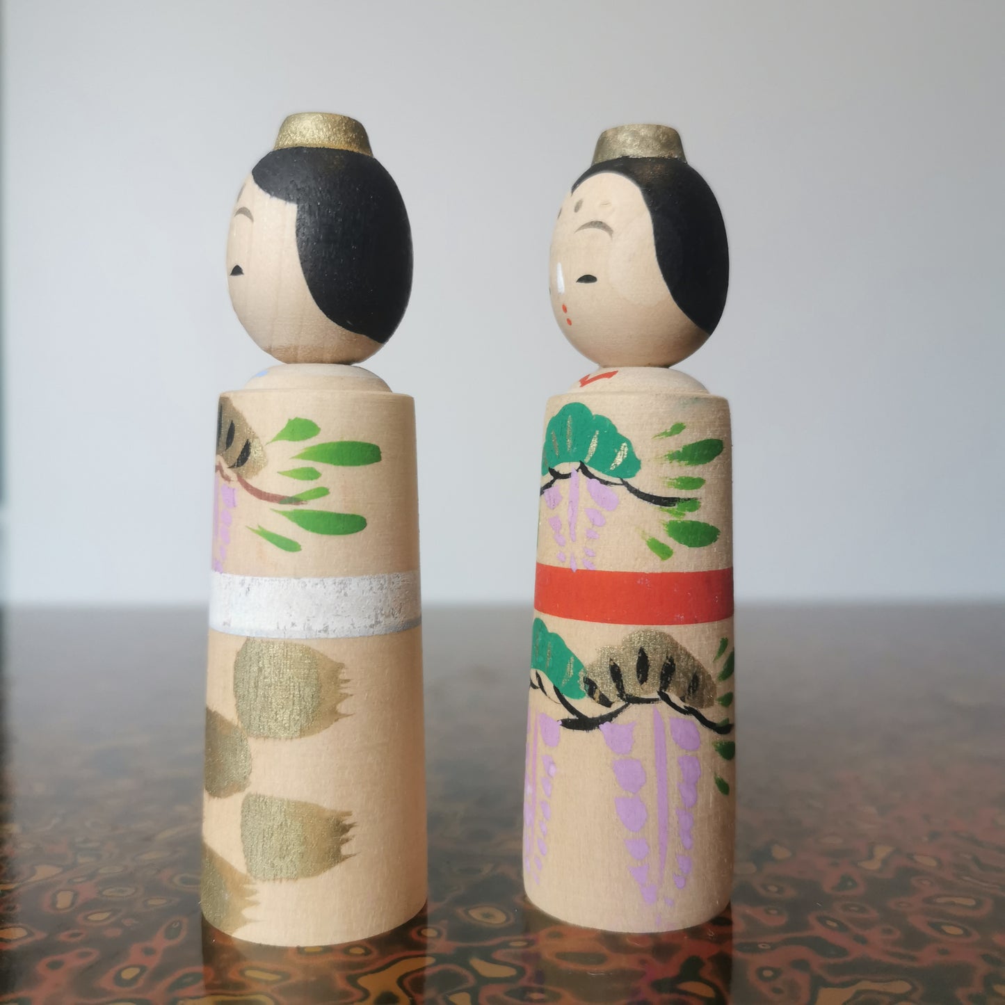 Poupée Kokeshi miniature rétro Showa en couple. Poupées Hina Matsuri