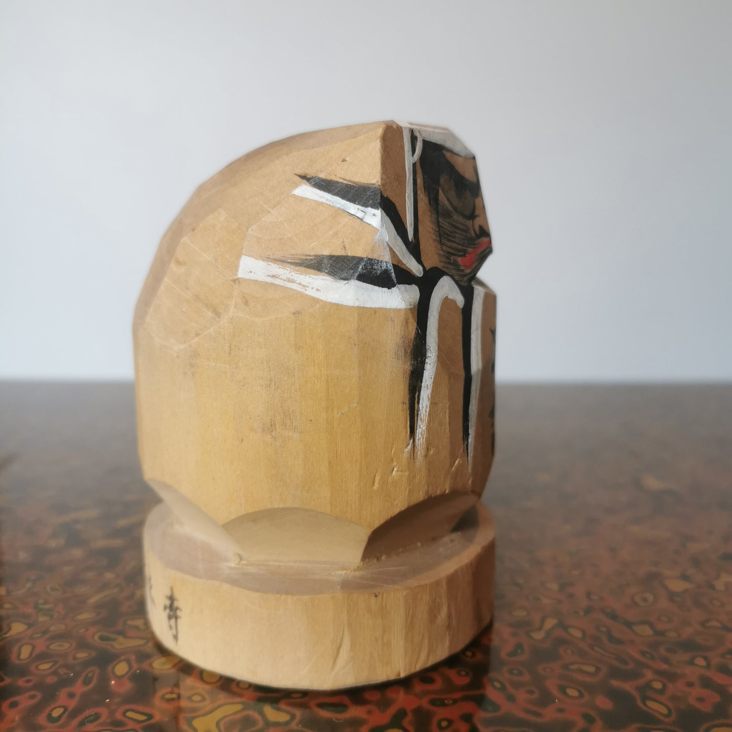 Poupée Ornementale Japonaise, Daruma en Bois Signée