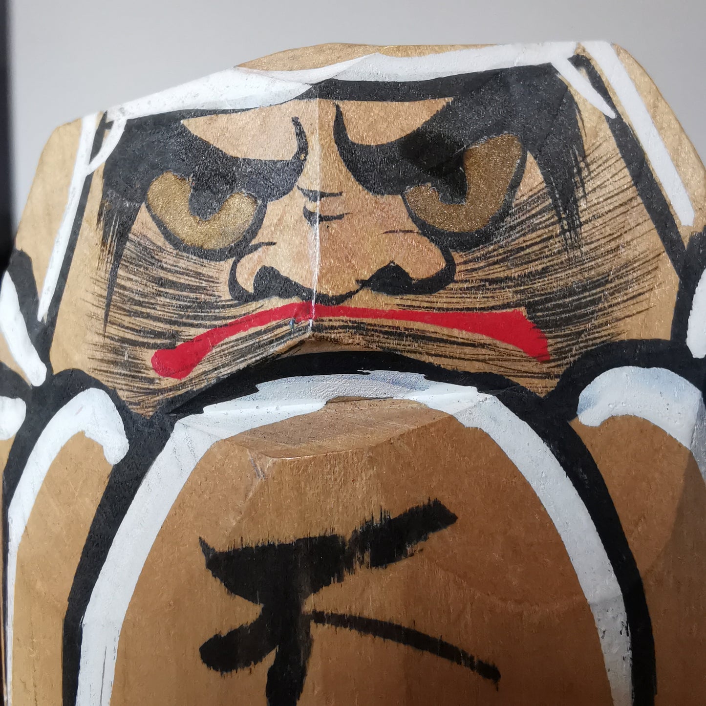 Poupée Ornementale Japonaise, Daruma en Bois Signée