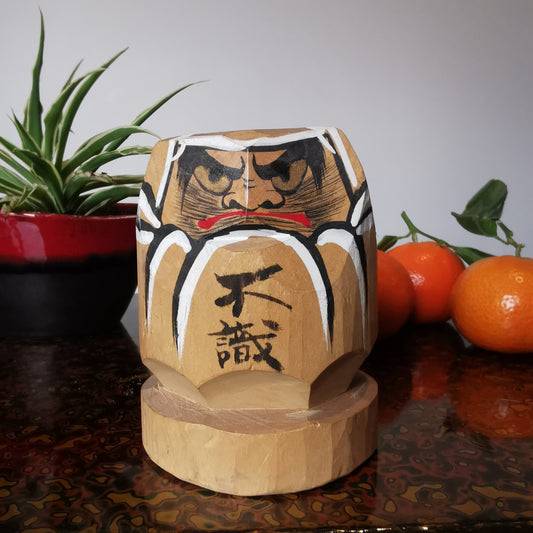 Poupée Ornementale Japonaise, Daruma en Bois Signée