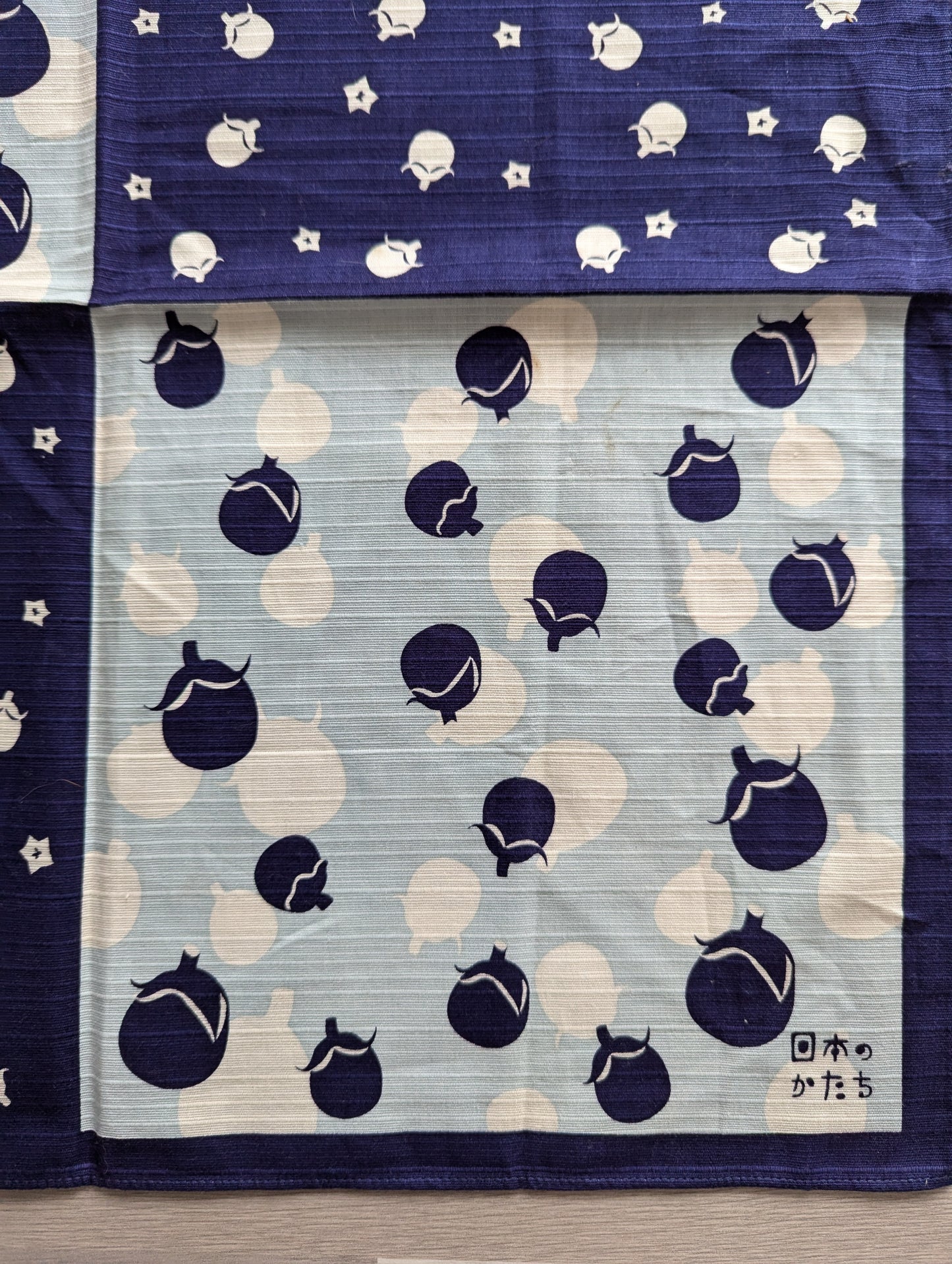 Furoshiki de la marque Fujimiyabi, 51 x 50 cm, 100% cotton, motif aubergine