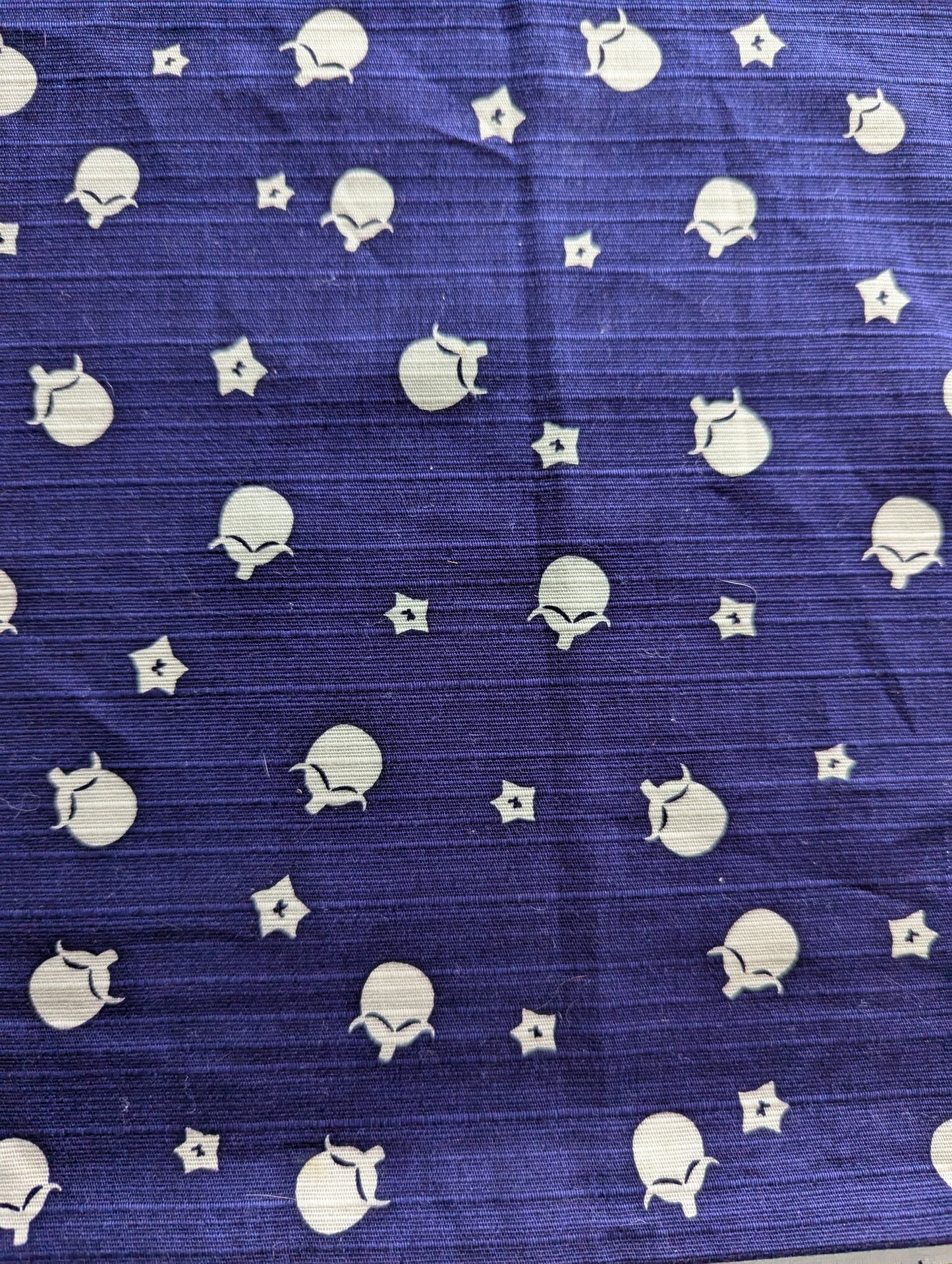 Furoshiki de la marque Fujimiyabi, 51 x 50 cm, 100% cotton, motif aubergine