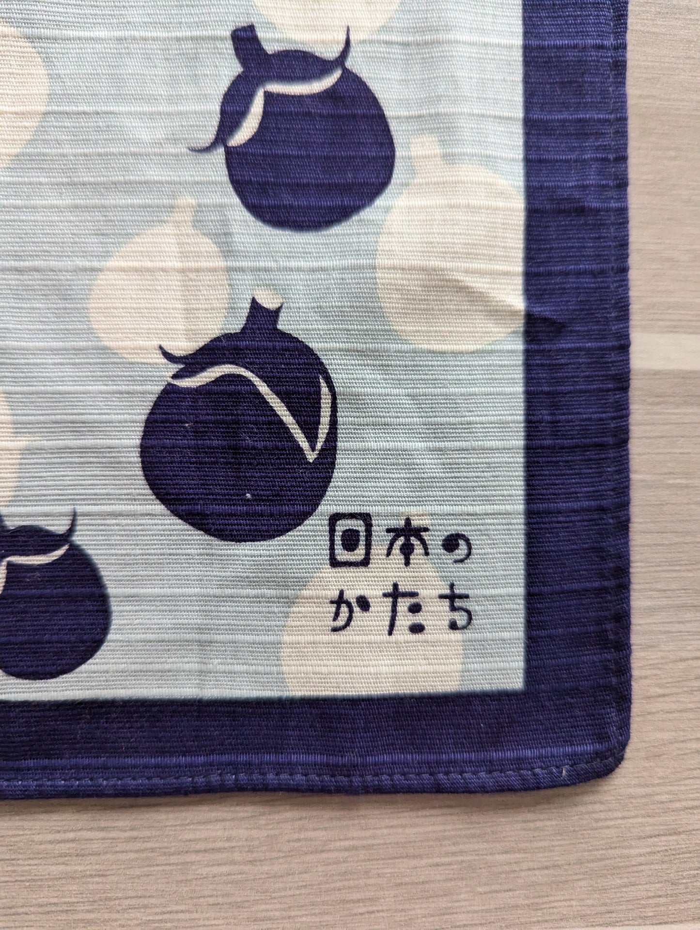 Furoshiki de la marque Fujimiyabi, 51 x 50 cm, 100% cotton, motif aubergine