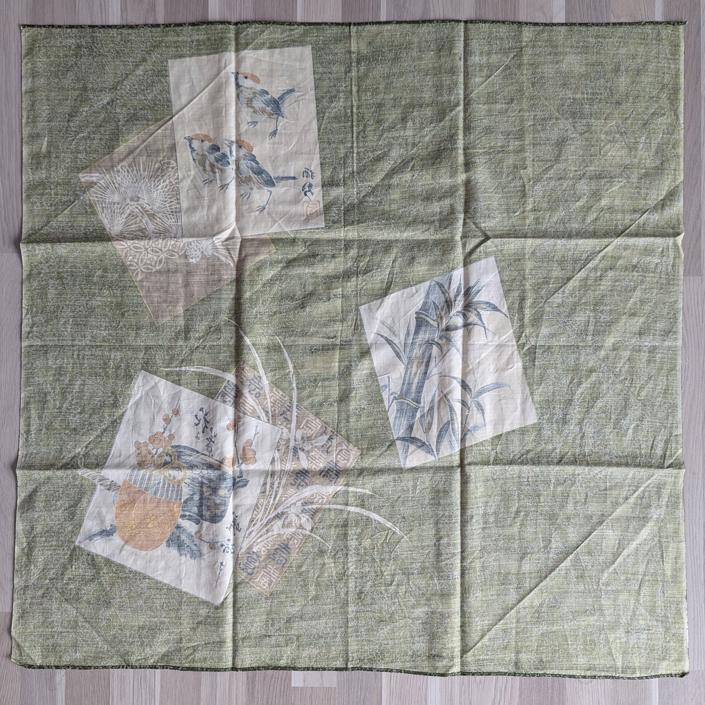 Grand Furoshiki, tissu vert oiseaux bambous,  67 x 68 cm