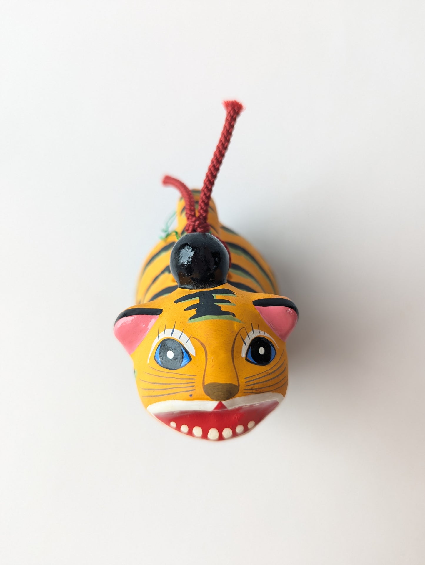 Cloche Dorei en argile d'un tigre. Souvenir du Japon Okimono.