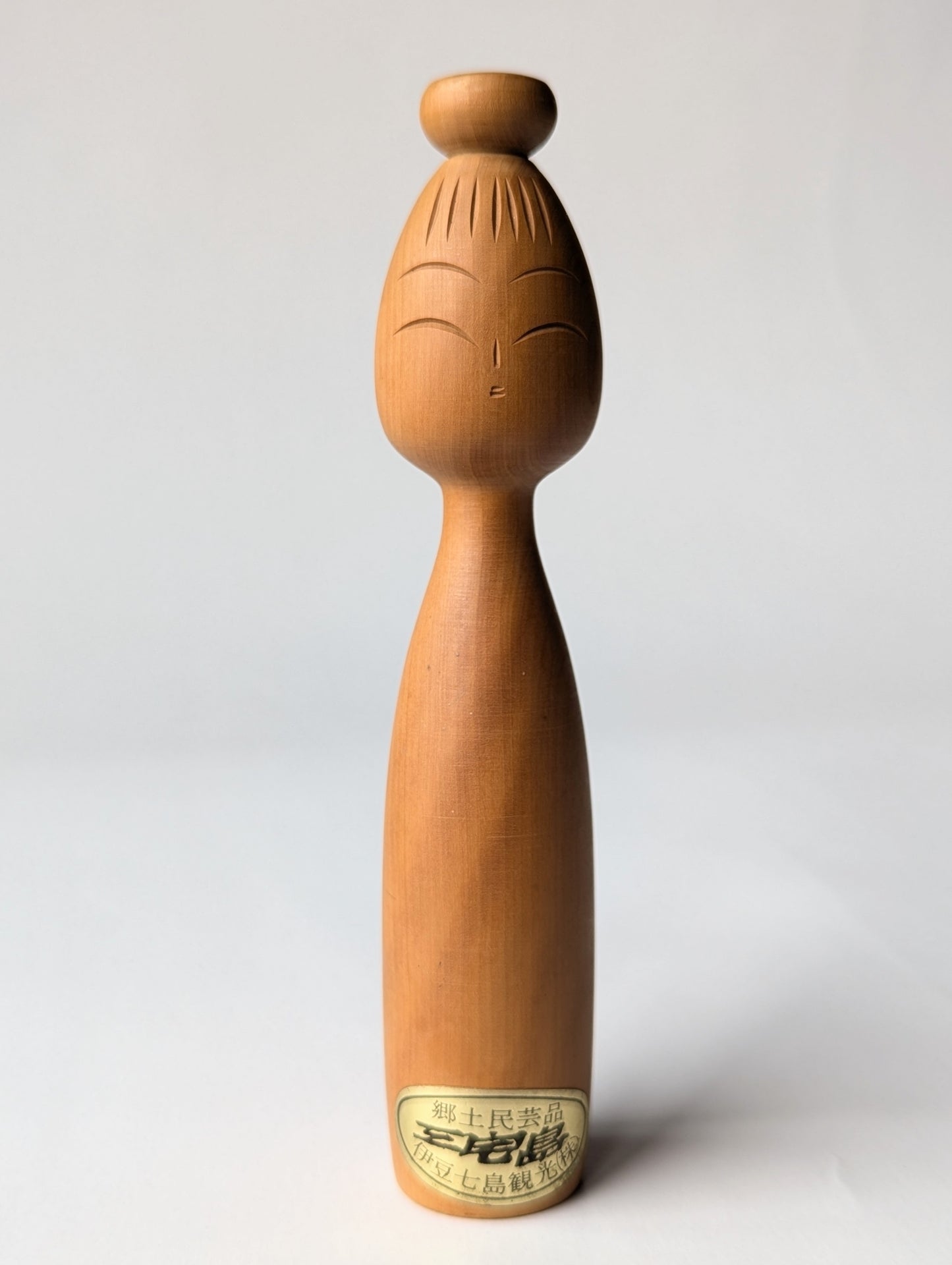 Kokeshi traditionnelle de Miyakejima - Un souvenir authentique du Japon