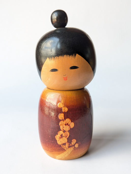 Kokeshi créative vintage par l'artiste Kouson Sato. Fleur de prunier.