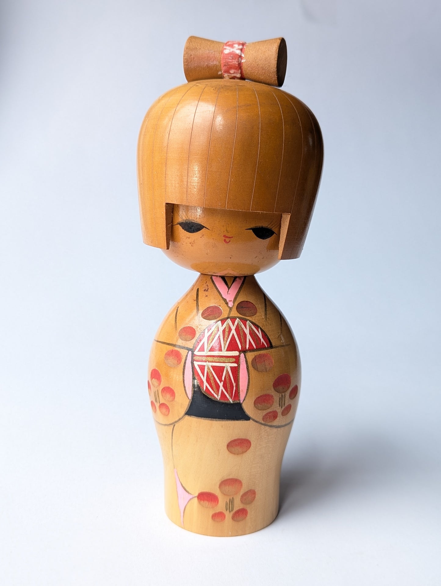 Kokeshi créative vintage Kokeshi intitulée "temari", réalisée par Tanaka Shigemi (Kojo).