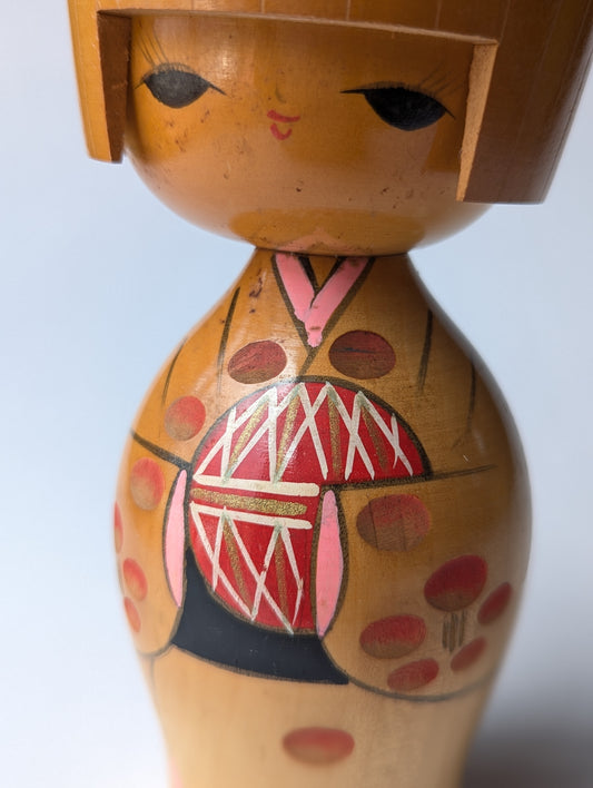 Kokeshi créative vintage Kokeshi intitulée "temari", réalisée par Tanaka Shigemi (Kojo).