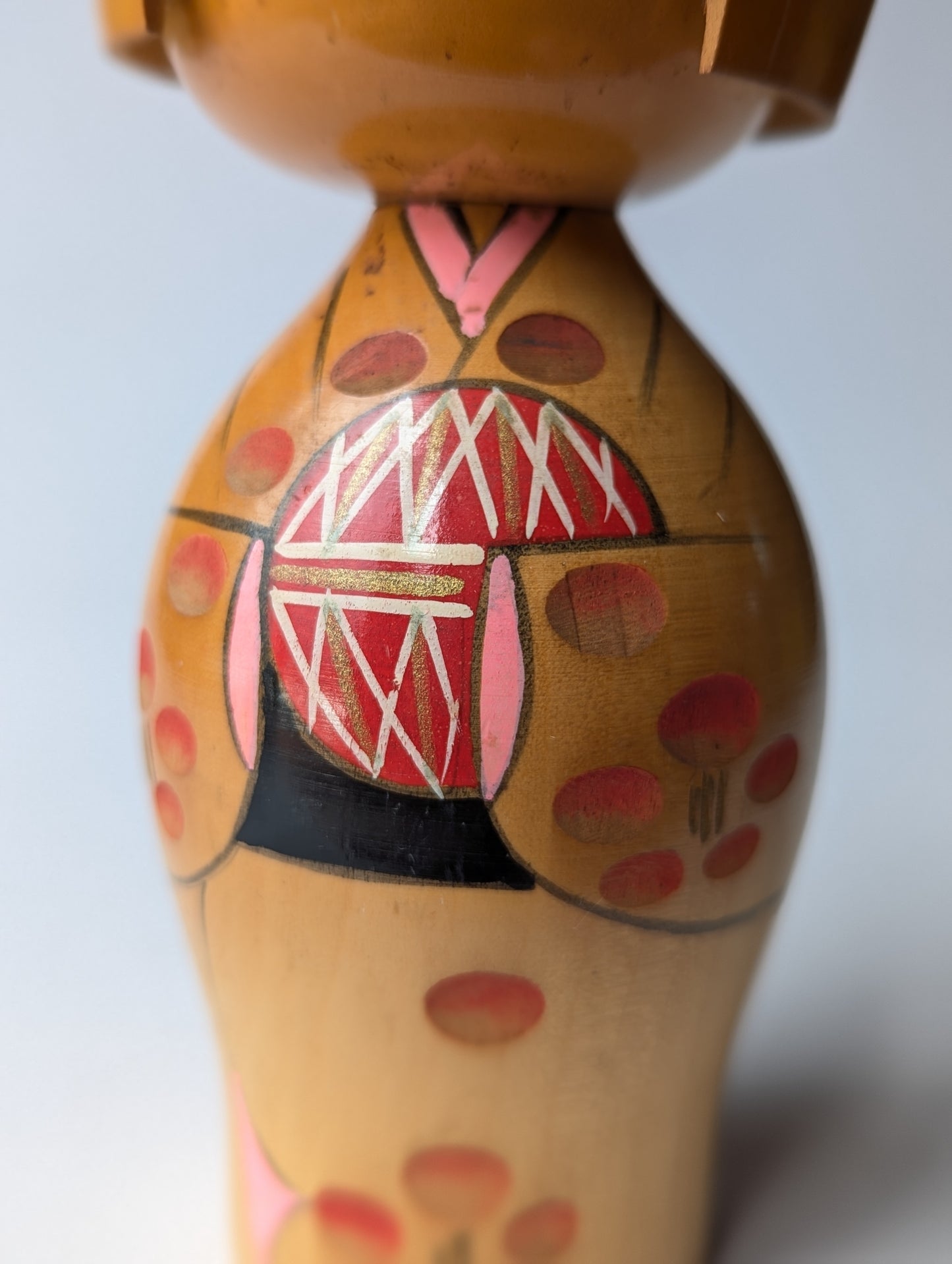 Kokeshi créative vintage Kokeshi intitulée "temari", réalisée par Tanaka Shigemi (Kojo).