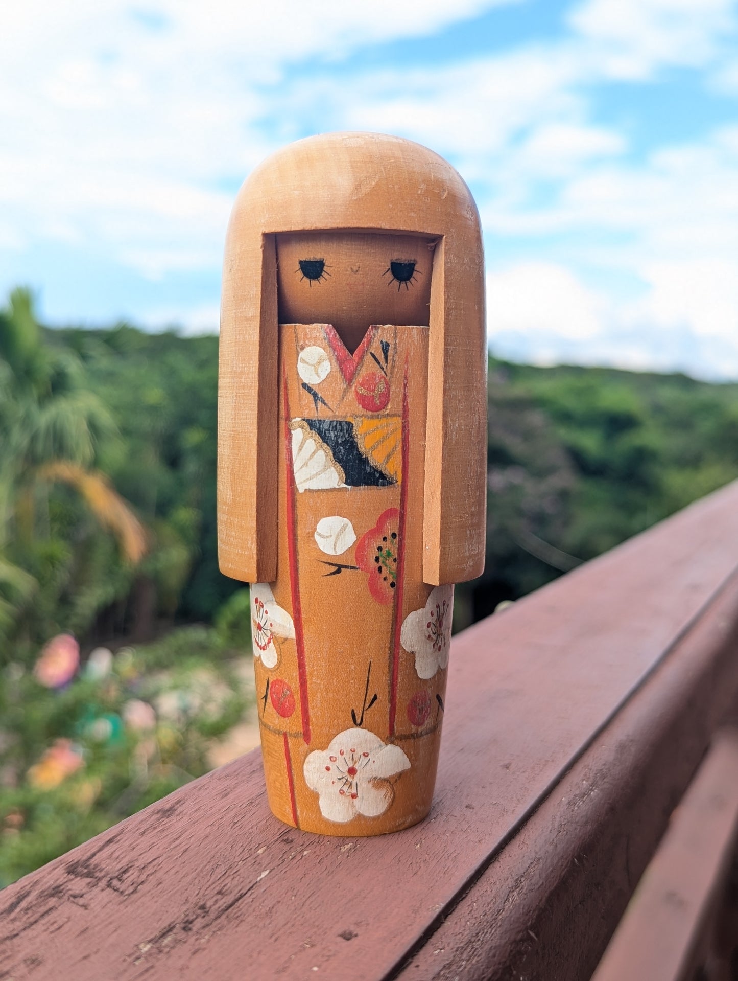 Kokeshi créative vintage en kimono fleuri