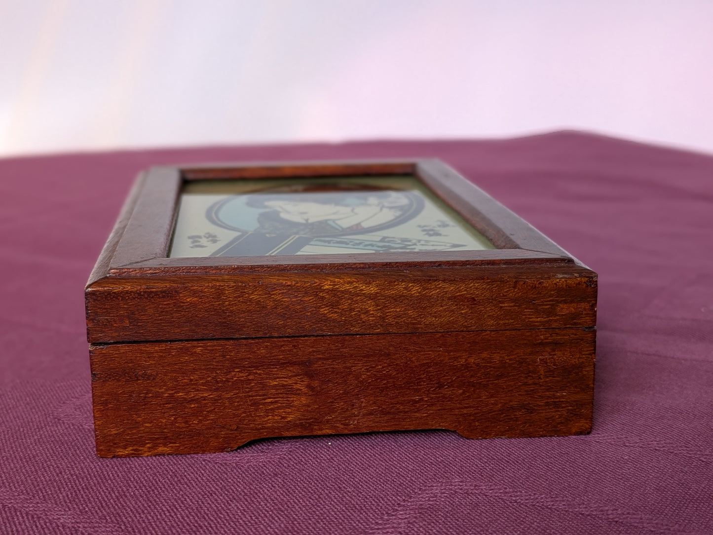 Boîte à bijoux vintage en bois - Inspiration d'Estampe Ukiyo-e Portrait de Bijin par Utagawa Kuniyasu, Artisanat japonais Mid-Century