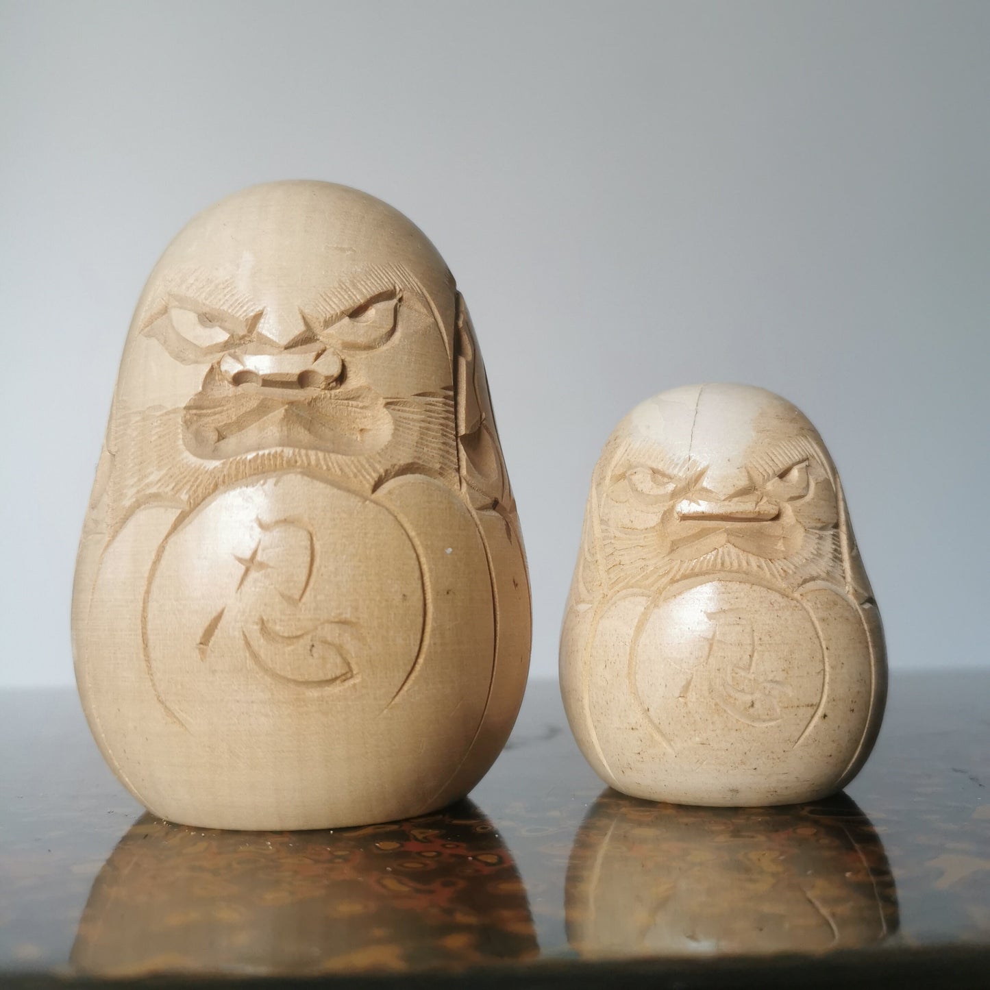 Poupée Daruma Kokeshi de Suizan, Sosaku Sculpture créative de Daruma pour votre décoration intérieure.