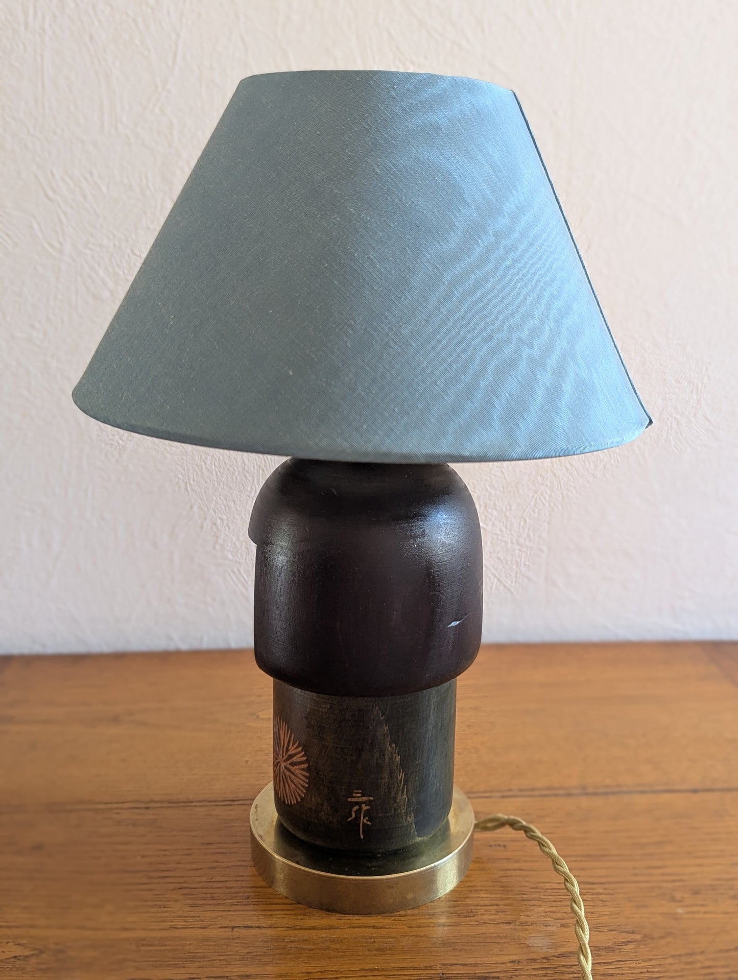 Lampe artisanale vintage avec Kokeshi japonaise de Gunma (signée Sansaku Sekiguchi)
