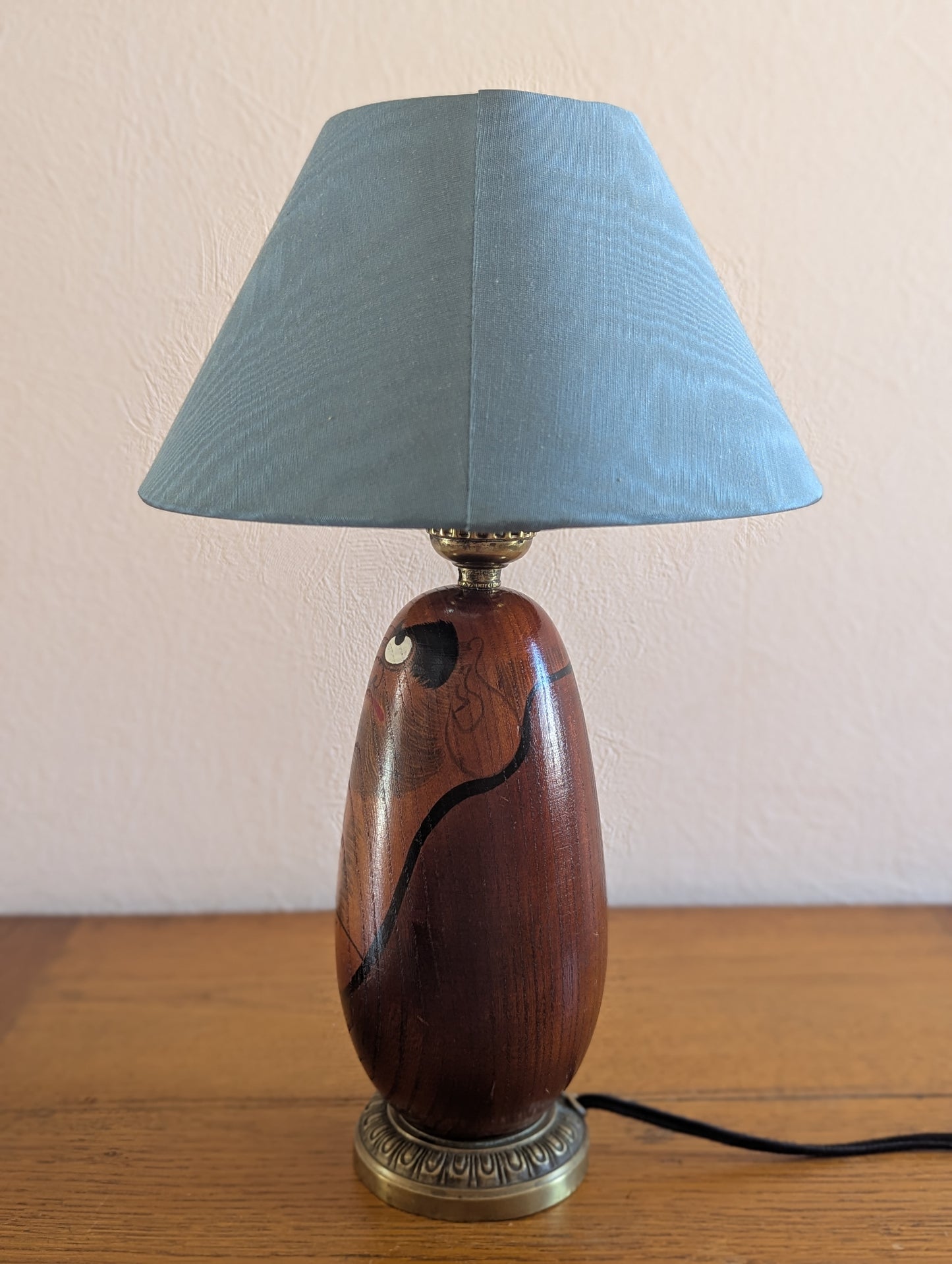 Lampe Japonaise Fait Main avec un Daruma en Bois.
